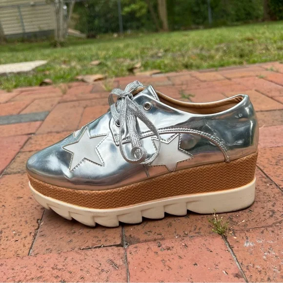 Qupid Silver Star Platform Sneakers - Picture 10 of 16